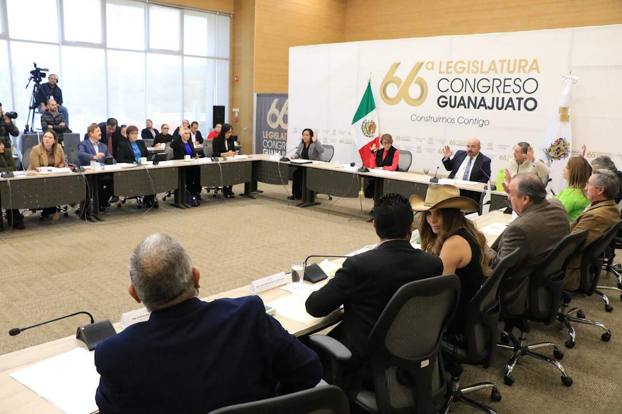 Diputados locales del PAN y PRD alertan por violencia digital contra mujeres y exigen acciones federales