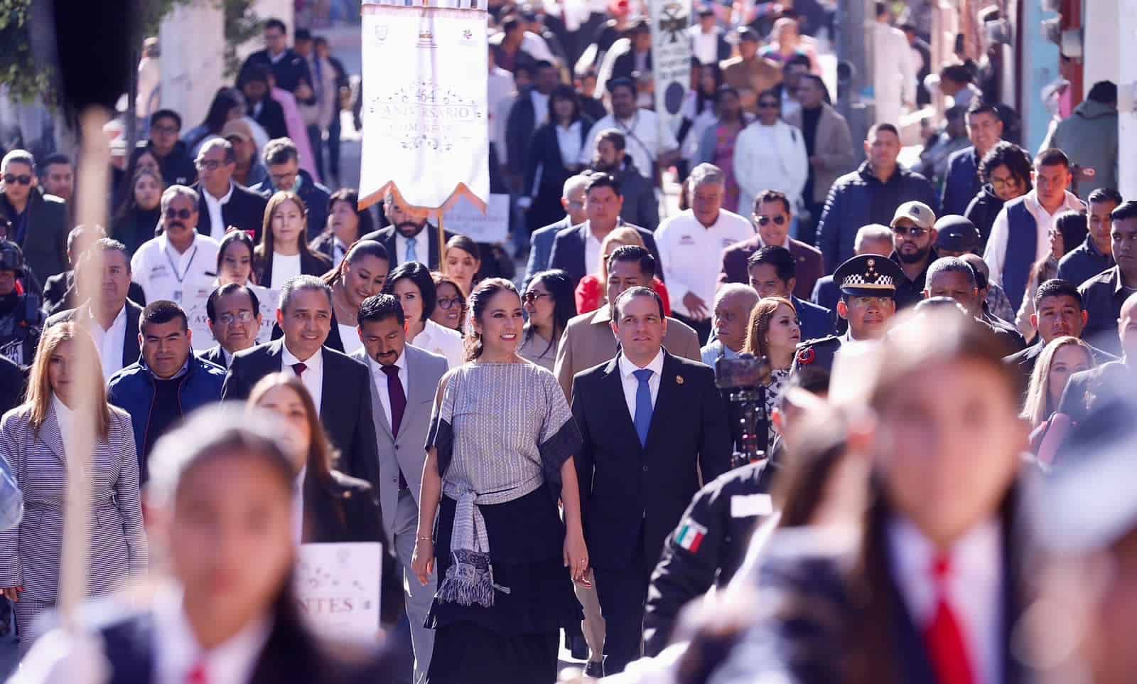 Conmemoran 464 aniversario de la fundación de Comonfort con desfile y entrega de obras
