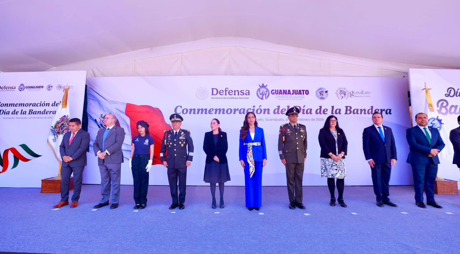 En la Alhóndiga de Granaditas abandera Libia Dennise a 25 escoltas escolares en el Día de la Bandera