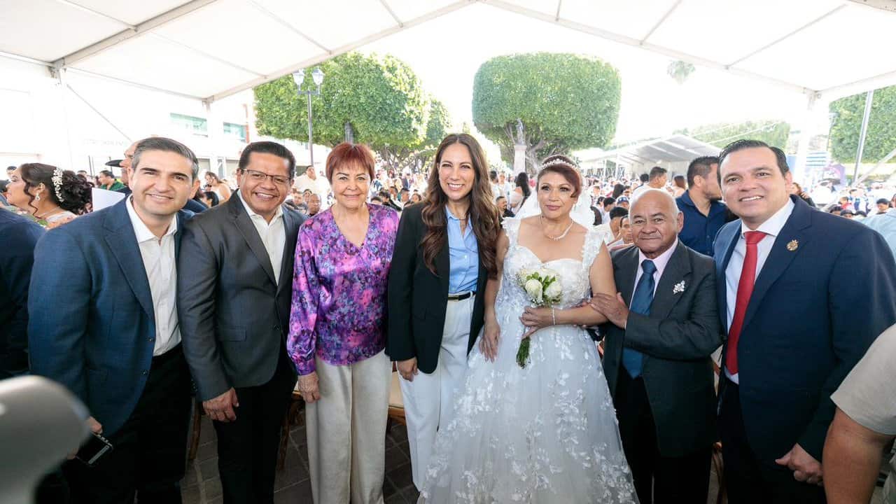 150 parejas formalizan su unión en bodas colectivas del “Love Fest” en León