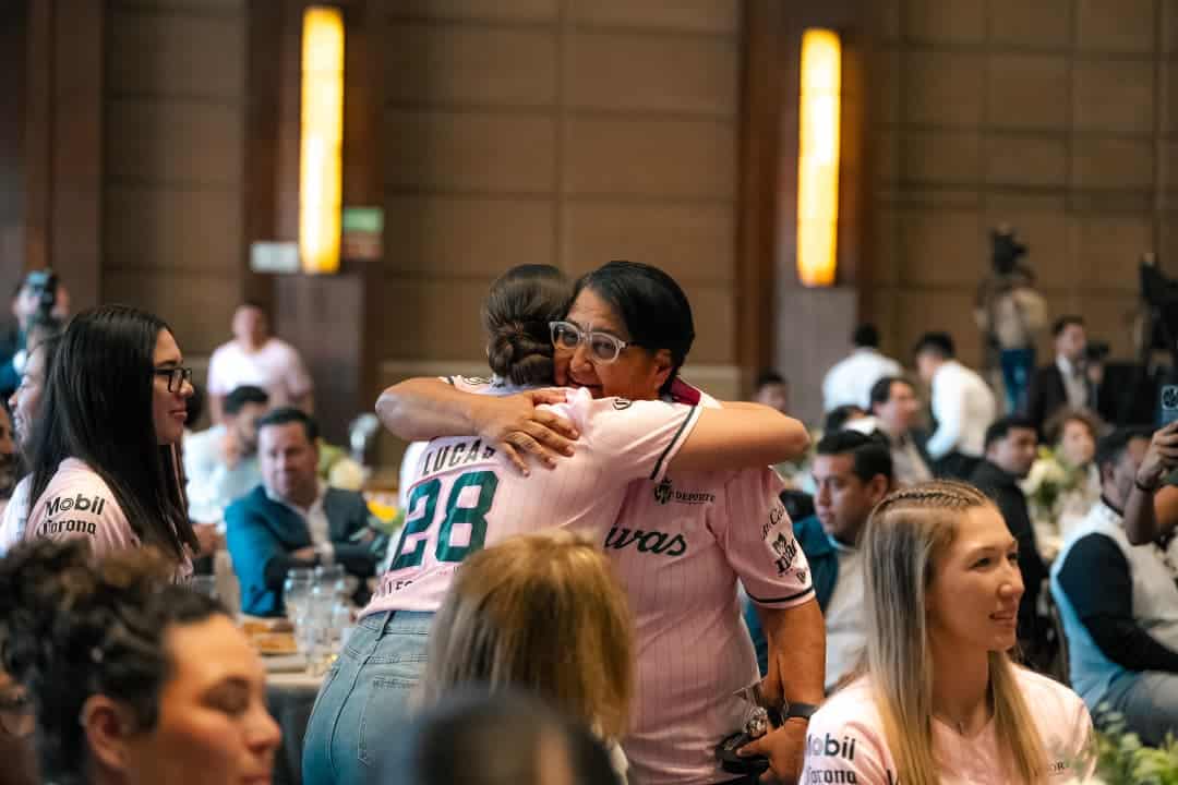 Nancy Prieto es galardonada como mánager del año en la Liga Mexicana de Softbol