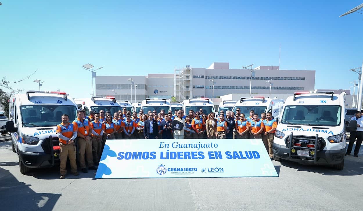 León refuerza su sistema de emergencias con la entrega de 17 ambulancias