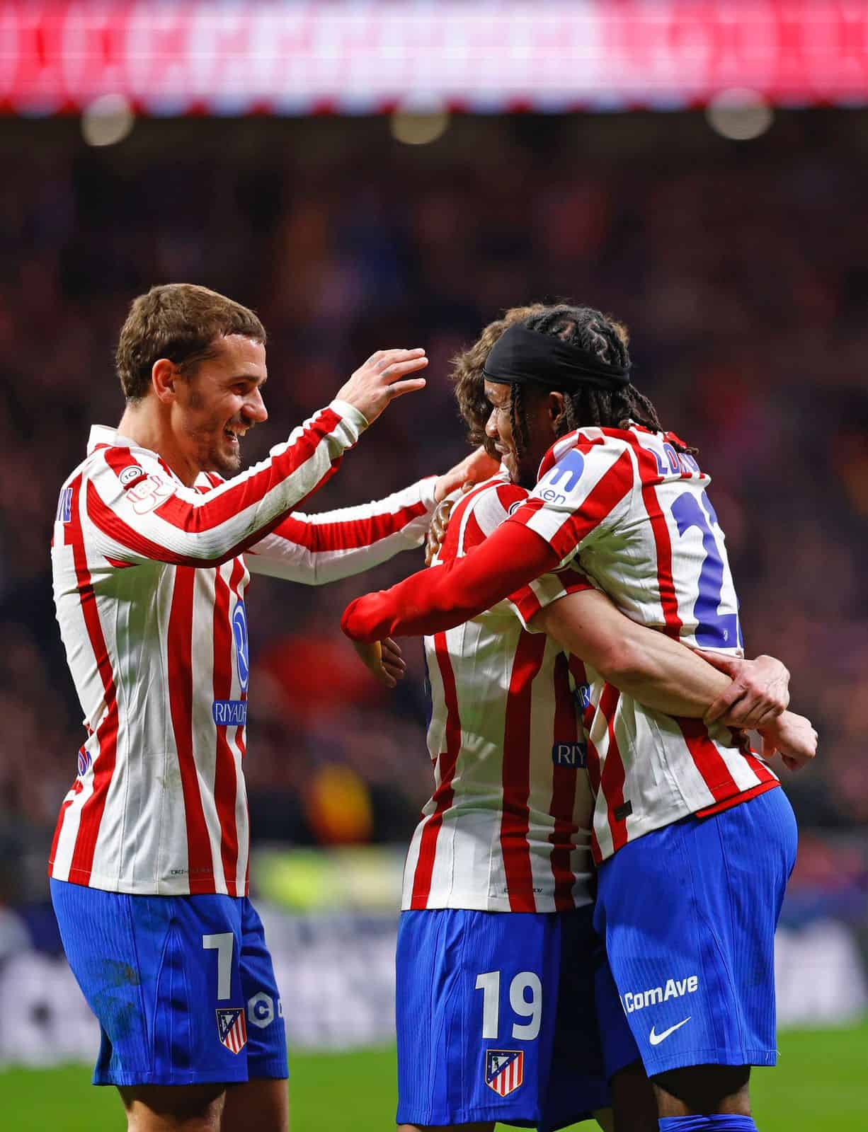 Atlético de Madrid arrolla 4-0 al Barcelona y queda a un paso de la final de la Copa del Rey